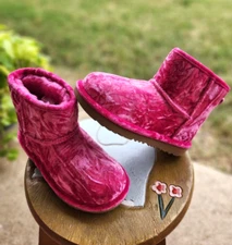 Ugg Classic Mini II "Raspberry" BRAND NEW Women 5 / 3.5Y