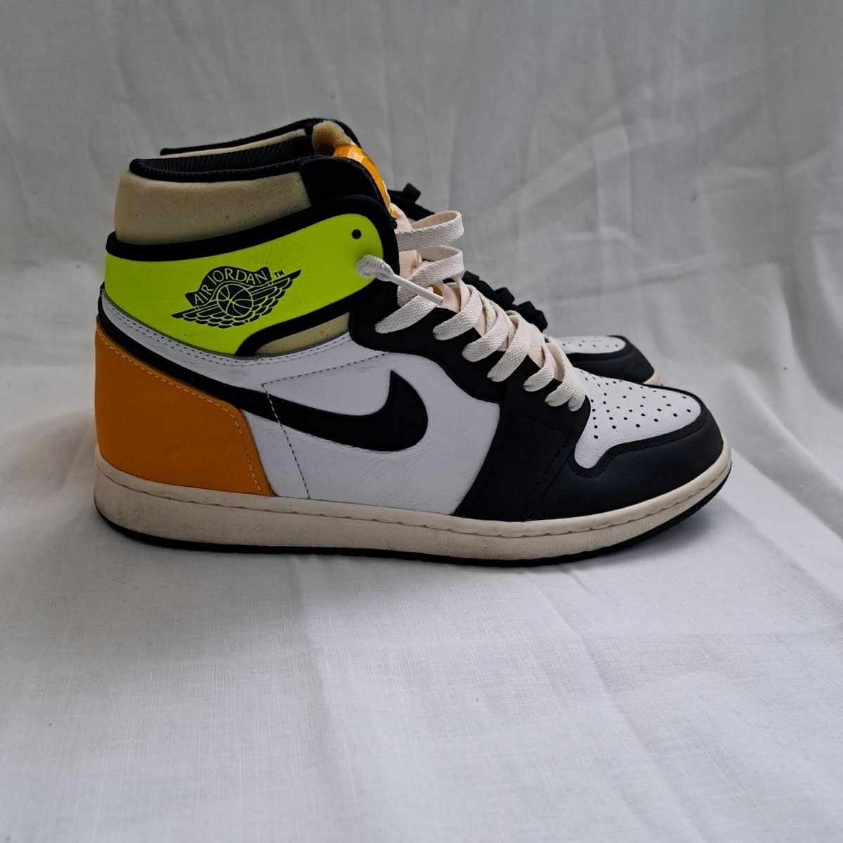 jordan 1 bolt yellow