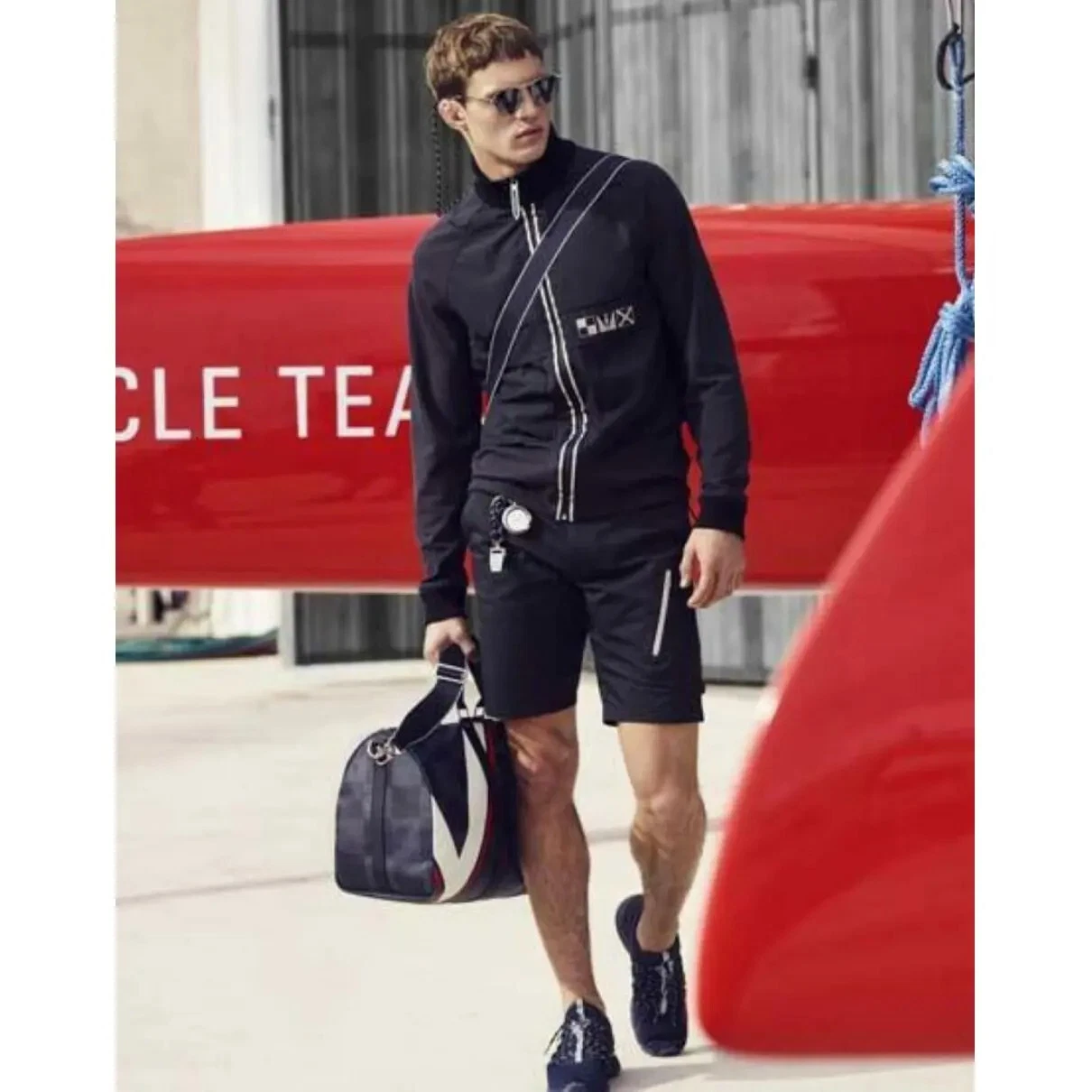 LOUIS VUITTON（LV） Esclusiva giacca con cerniera uomo blu navy LV America's Cup da uomo blu navy taglia 4L.