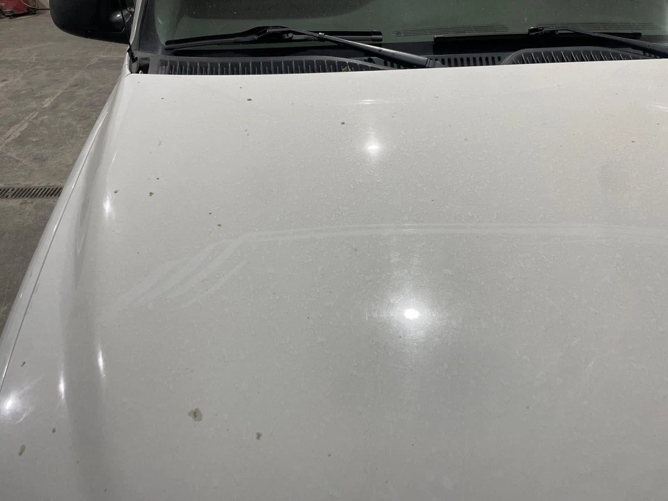 2000 - 2006 Chevy Tahoe Summit White-50U Hood Panel *(Dents) Foto 2 de 4