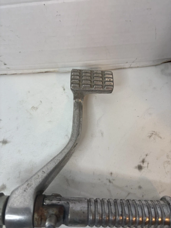 Harley Sportster XL883 1991-2003 OEM CONTROLES MEDIOS IZQUIERDO Y DERECHO ESTRIBERAS SP1 Foto 3 de 4