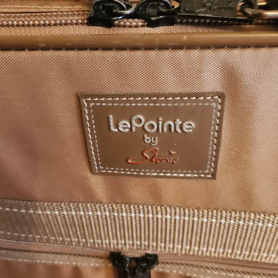 Maleta expandible vintage Le Pointe by Skyway 26" lados suaves  Foto 2 de 4