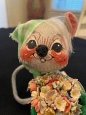 Annalee 1965 VNT Lt. Grey mouse holdind a flower pot 6" tall tag still attached