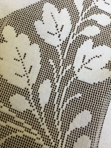 VTG Ecru color Lace Tablecloth floral patern Quaker 62" x 88" table decor USA - Picture 8 of 10