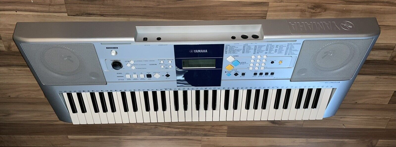 Yamaha PSR-E323 61-Key Portable Keyboard With Stand