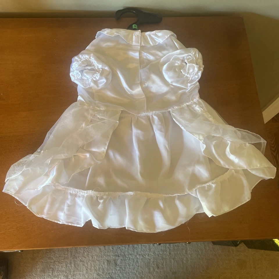 全新无标签 East Side Collection 狗婚礼礼服和面纱 M 码 — 第 4/4 张图片