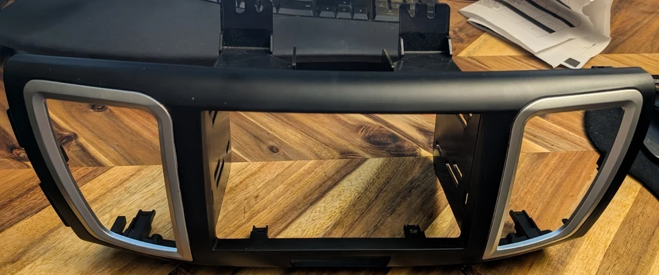 Kit de instalación de radio Scosche HA17B. Kit de tablero doble DIN Honda Accord 2013-up Foto 3 de 3