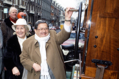Niederländischer Sänger Willy Alberti mit seiner Frau Ria in Amsterdam 1980er Musik 4x6 Foto