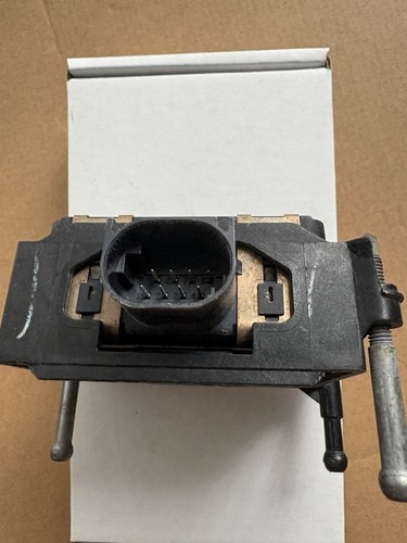 2017-2019 - 36801 TLA-A06 Honda CR-V OEM FRONT DISTANCE CRUISE CONTROL - Picture 2 of 3
