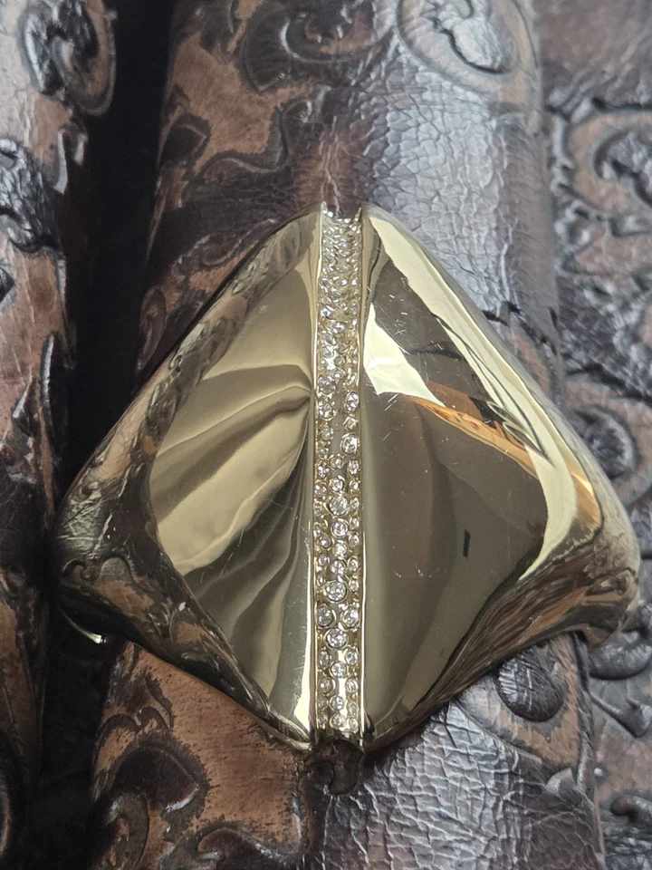 Brazalete con bisagras enchapado en oro Alexis Bittar Miss Havasham con cristales Foto 2 de 4