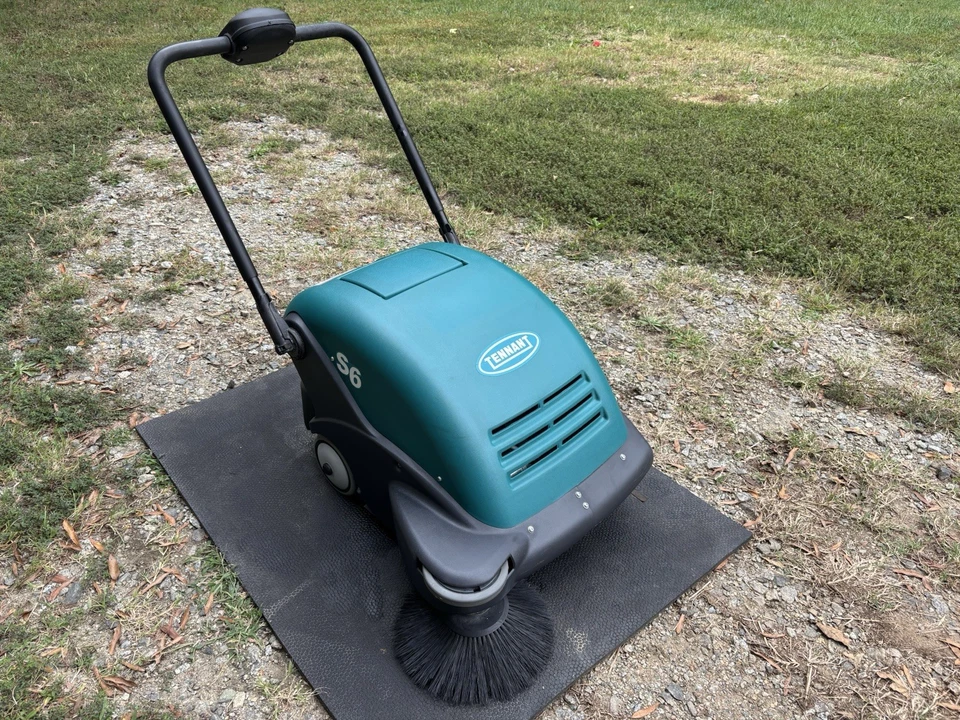 2022 Tennant S6 25” Walk-Behind Battery Floor & Carpet Sweeper - New Battery - Image 3 of 4