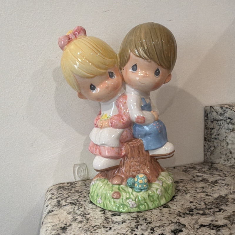 Precious Moments Porcelain Boy & Girl Figurine Love & Hearts Multicolor 2002