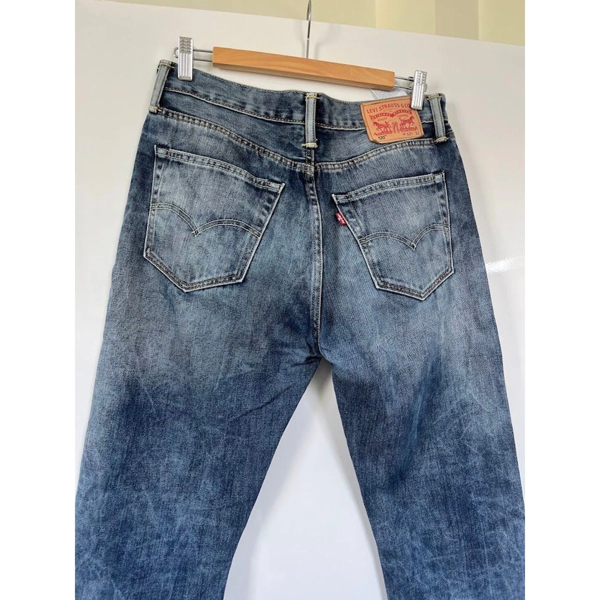 25+ Levi