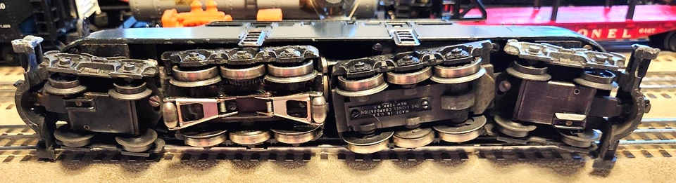 LIONEL RARE 2332 GREEN PRR GG-1 IN GOOD COND, RUNS WELL. - Image 4 of 4