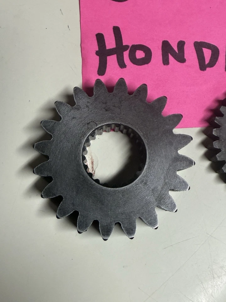 Honda CR250R CR250 1982 bomba de engranajes de transmisión primaria 13615-KA4-700 perno 1983 480 500 Foto 2 de 4