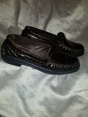 SW STUART WEITZMAN LADIES BROWN LOAFERS 