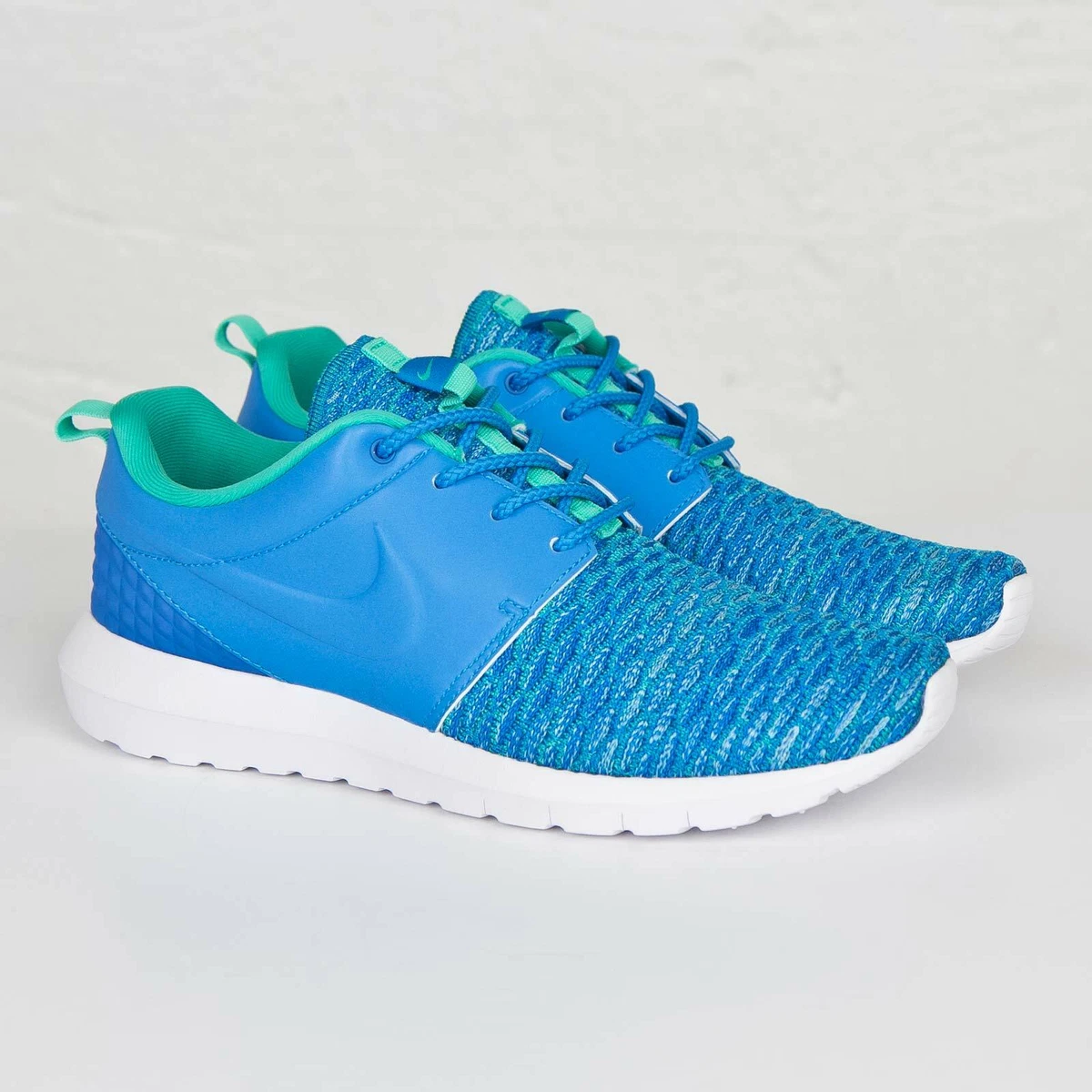 Nike Roshe Run Flyknit Size 10.5 Mens Turquoise HARD TO FIND Color EUC Nike Roshe Run Flyknit Mineral Teal/Volt/Hyper Jade main image 2