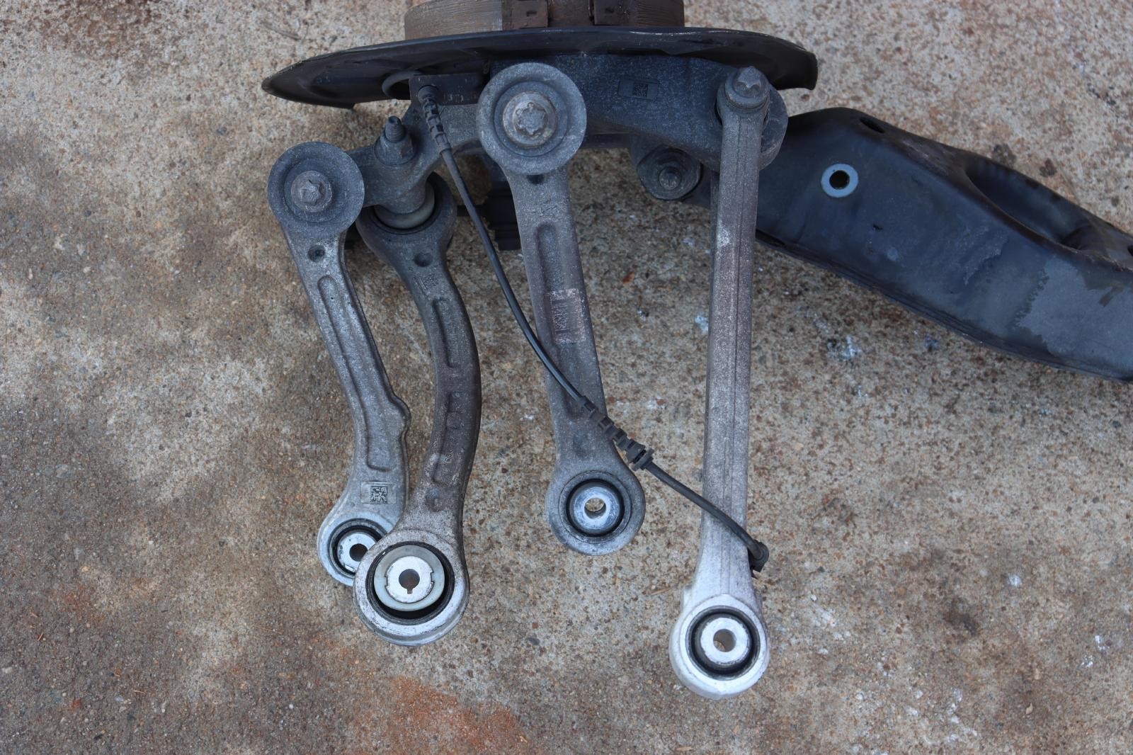 2014-20 MASERATI QUATTROPORTE AWD REAR LEFT SPINDLE KNUCKLE HUB CONTROL ARMS OEM