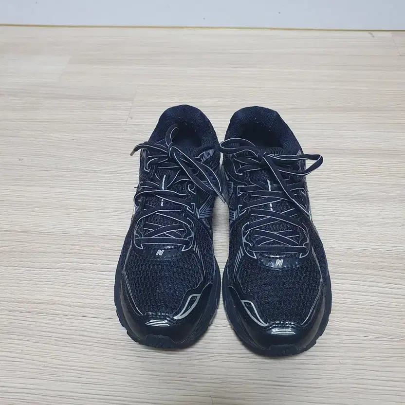 New Balance 860v2 Black Sneakers, Size 235 thumbnail 5