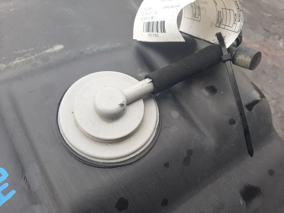 Tanque de combustible delantero central 142" Wb 99-00 Ford F250SD F81Z9002DA Foto 2 de 4