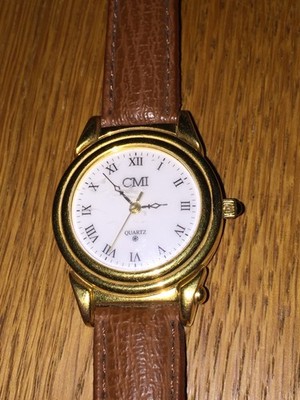 Elegante CMI Damenarmbanduhr   Goldenes Rundes Design mit römischen Ziffern