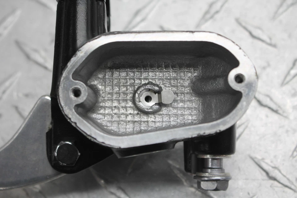 2024 KAWASAKI NINJA EX500 ABS FRONT BRAKE MASTER CYLINDER & CLUTCH PERCH — 第 3/4 张图片