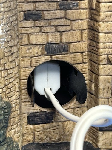 Kenilworth Castle Dept 56 Dickens Christmas Village W/ Bulb & Cord Tested! 7.5” - Picture 6 of 12