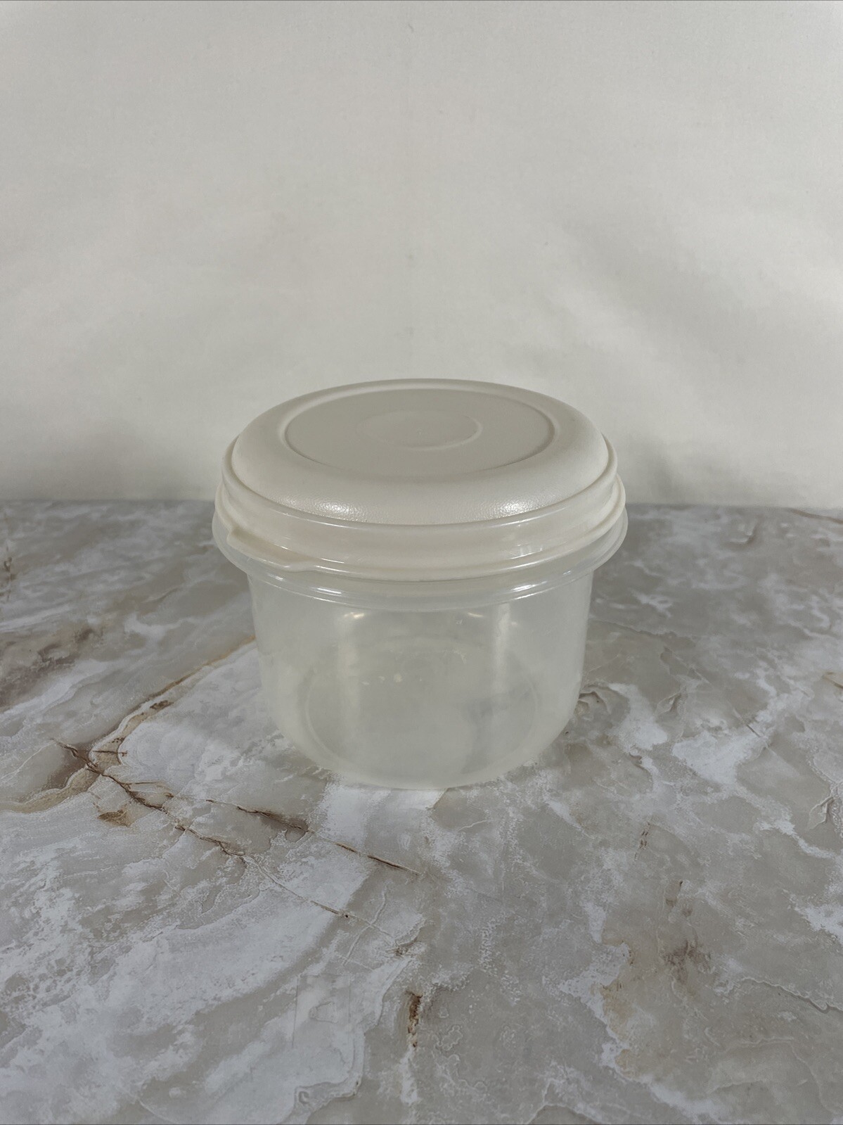 Vintage Rubbermaid Servin Saver 3 Cup Storage Container Round White Lid #7