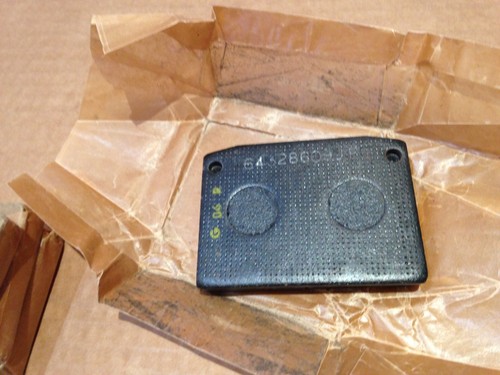 BRAKE PAD SET. Pad Size 3.615 X 2.625 INCH MERITOR 64328609JF NSN 2530998309188 - Picture 2 of 3