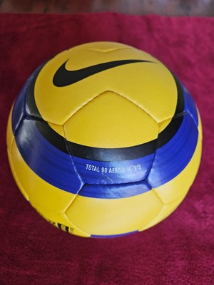 NIKE Total 90 Aerow HI-VIS - La Liga Spain - Official Match NIKE Total 90 Aerow HI-VIS - La Liga Spain - Official Match