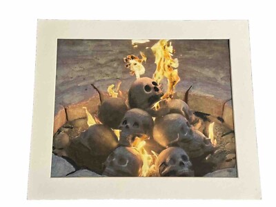 Mark Leary Kunst Aquarell Gemälde Felsbrocken Totenköpfe im Feuer