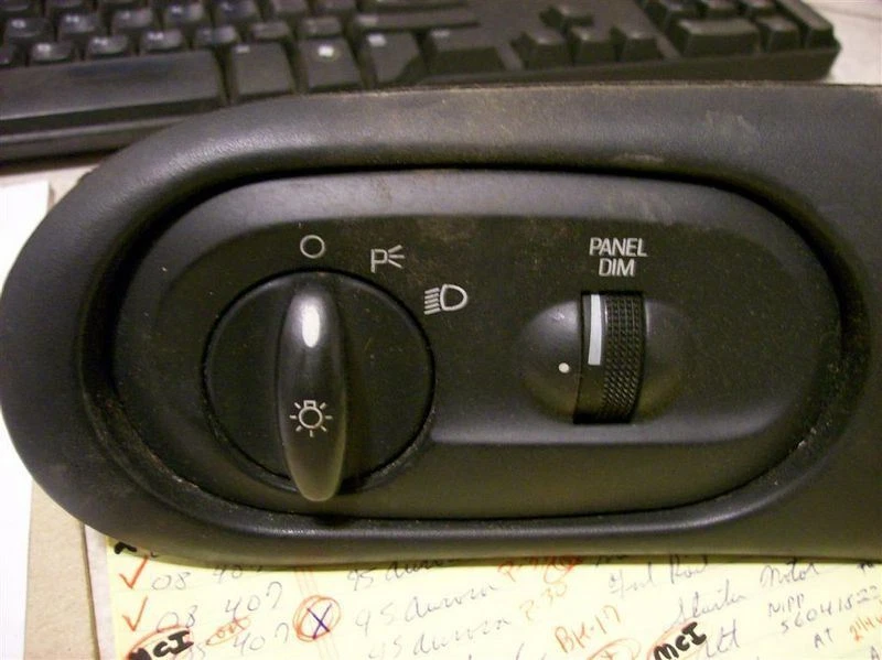 Переключатель фар и диммера в сборе 1997 Ford Taurus - Изображение 2 из 2