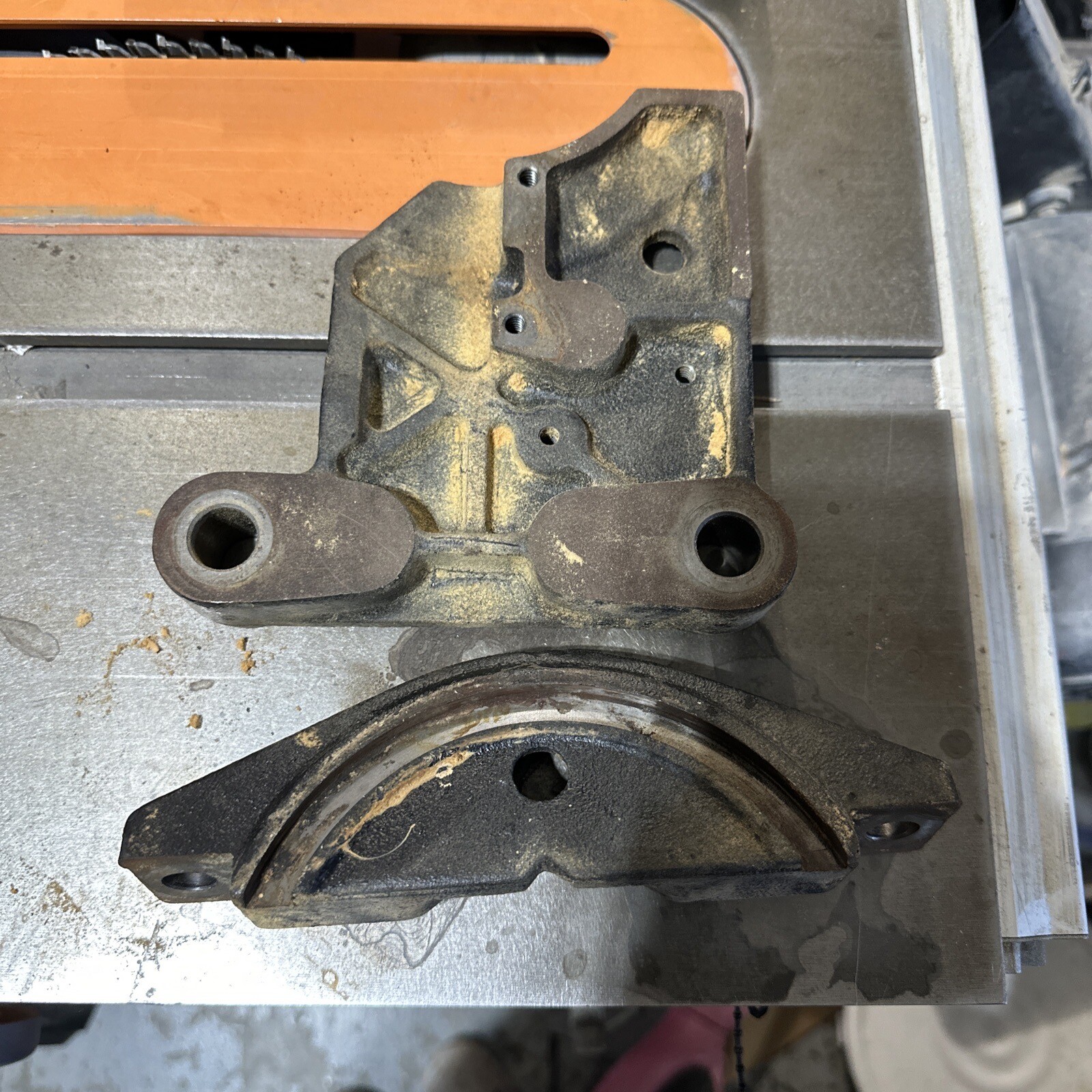 Delta Contractors Saw 34444, 441 and others Rear Trunnion 42219095