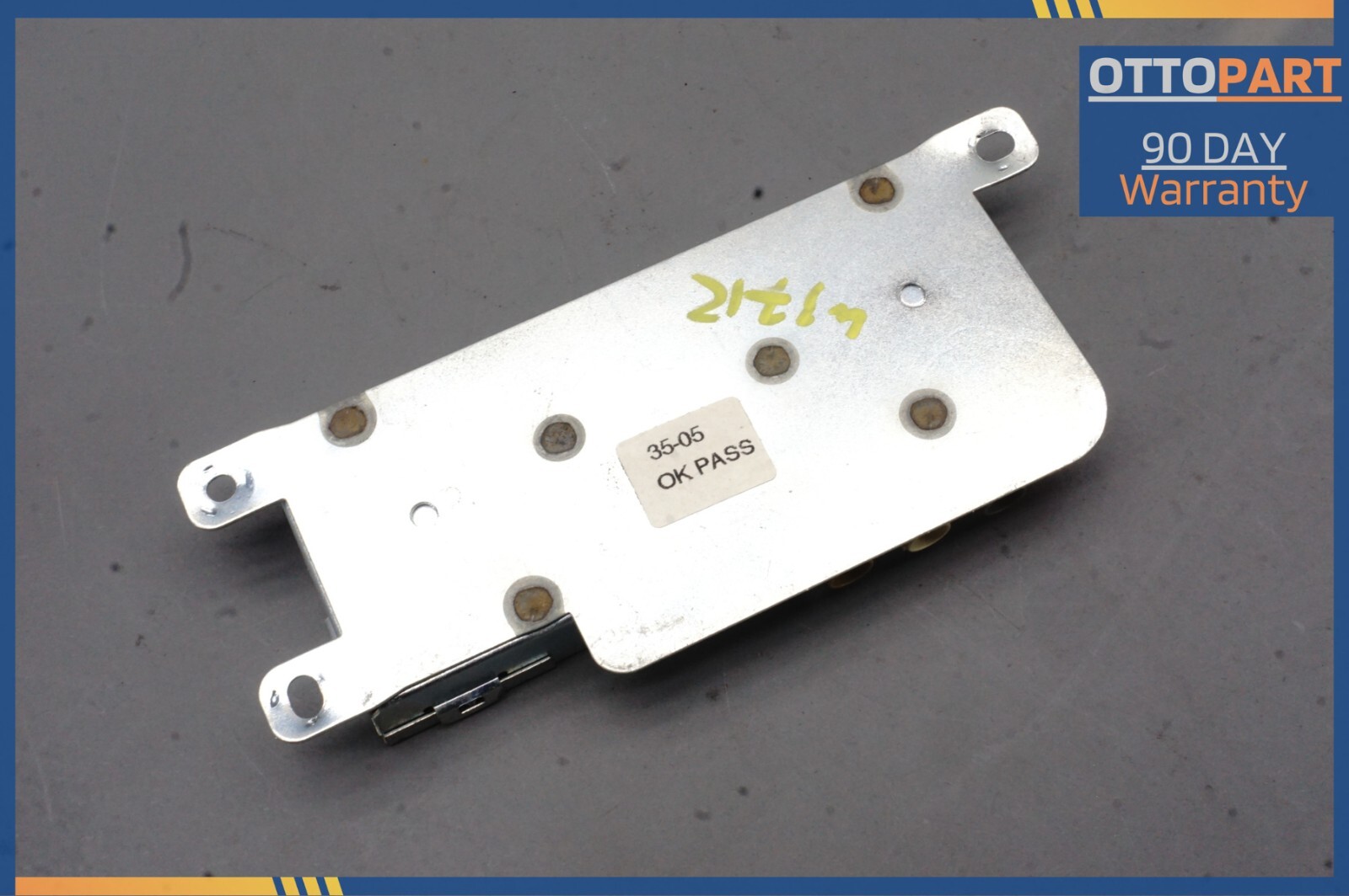 Maserati Quattroporte 2003-2012 Rear Left Lower Antenna amplifier P/N 198449
