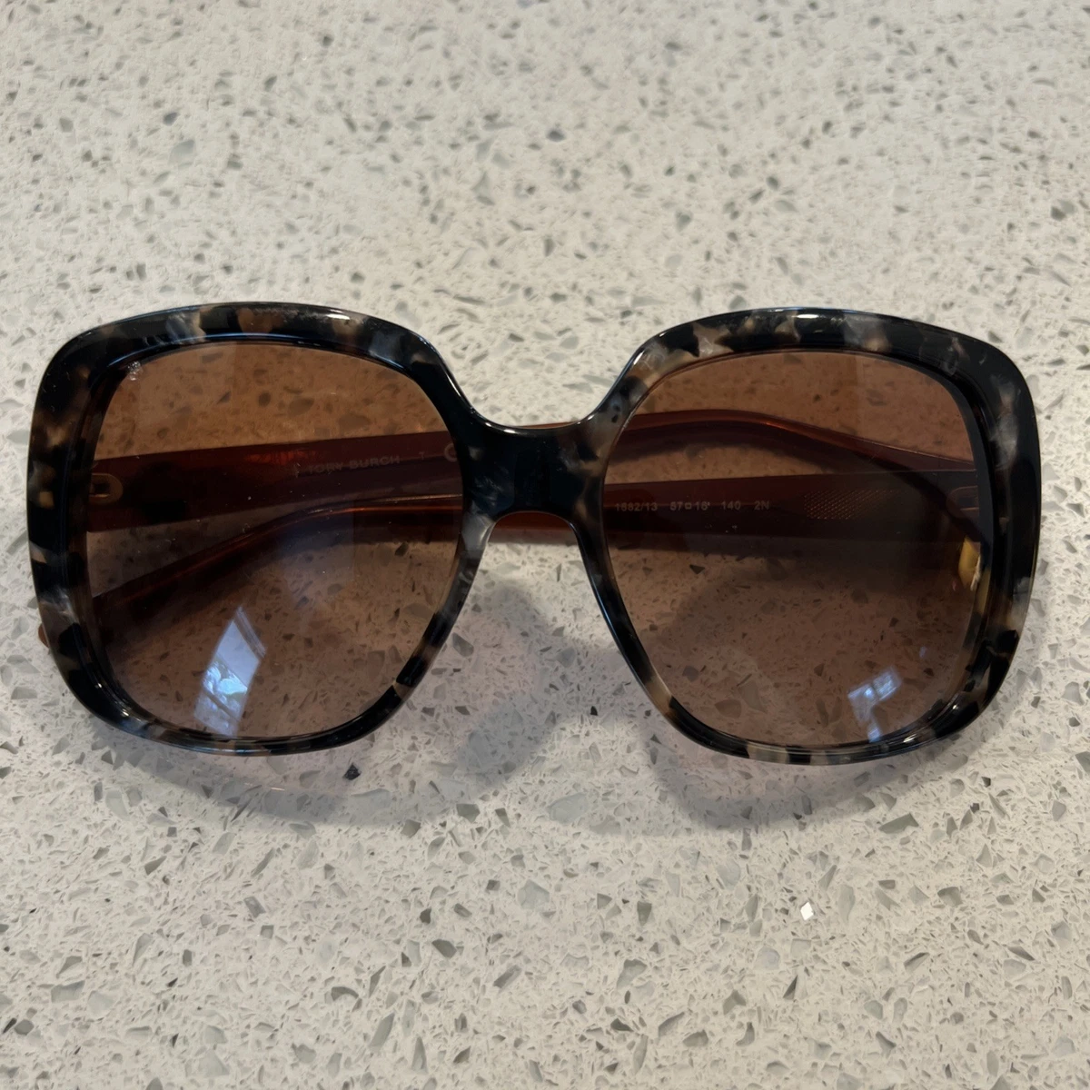 Tory Burch Olive Green and Brown Square Sunglasses Oversized Square Logo Sunglasses: Women main image 2