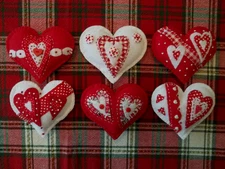 Primitive Set of 6 Valentine's Day Hearts Bowl fillers/Ornies 