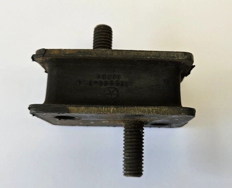 Dodge Truck D100 1972-1973 camioneta pickup aislador de soporte del motor delantero 3632998 nuevo en stock Foto 4 de 4
