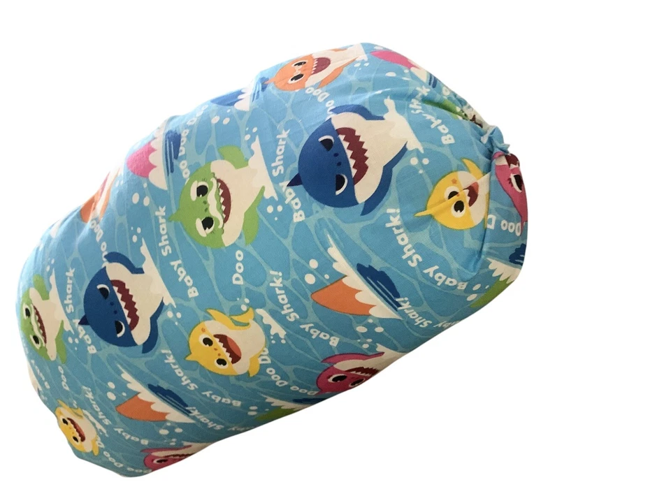 Almohada para bebé tiburón niño cosida a mano (hecha a mano) Foto 4 de 4