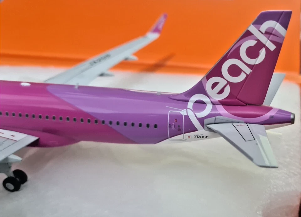 Airbus A320neo Peach JA201P - Scala 1:200 Die Cast - JC Wings 200 - Immagine 2 di 4