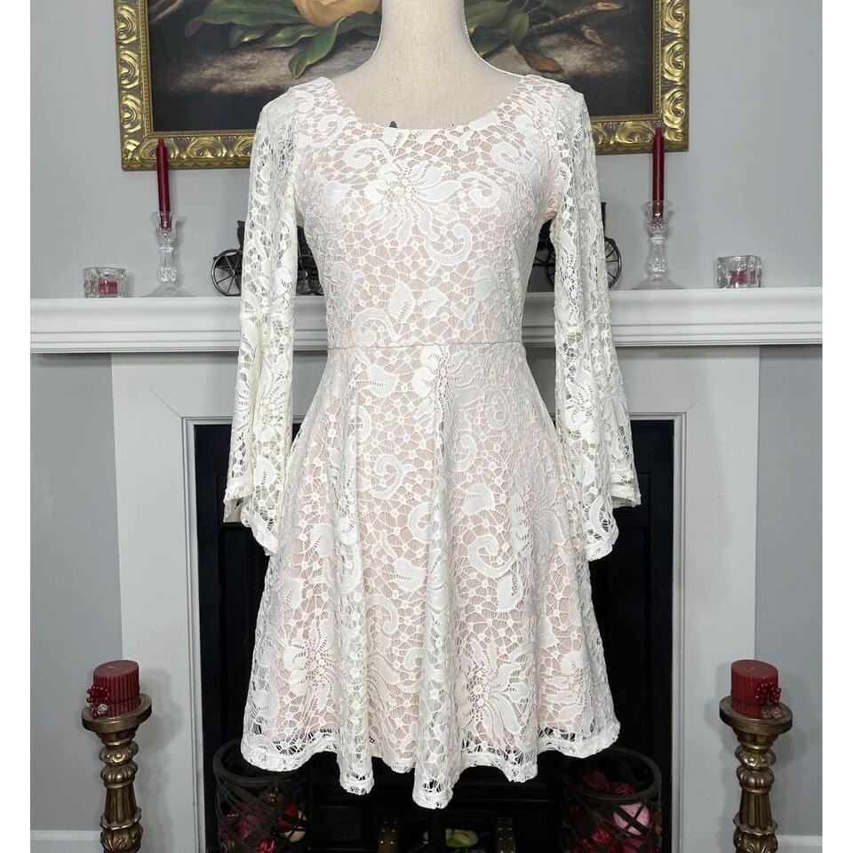wedding dresses empire cut Waist Dress Model with Long Balloon Sleeves and Deep V-Neck 24 / Off White / Lace / Tulle up back 2026SS Bridal Collection US Shoe Size:10.5 Tight Maroon Casual Dresses