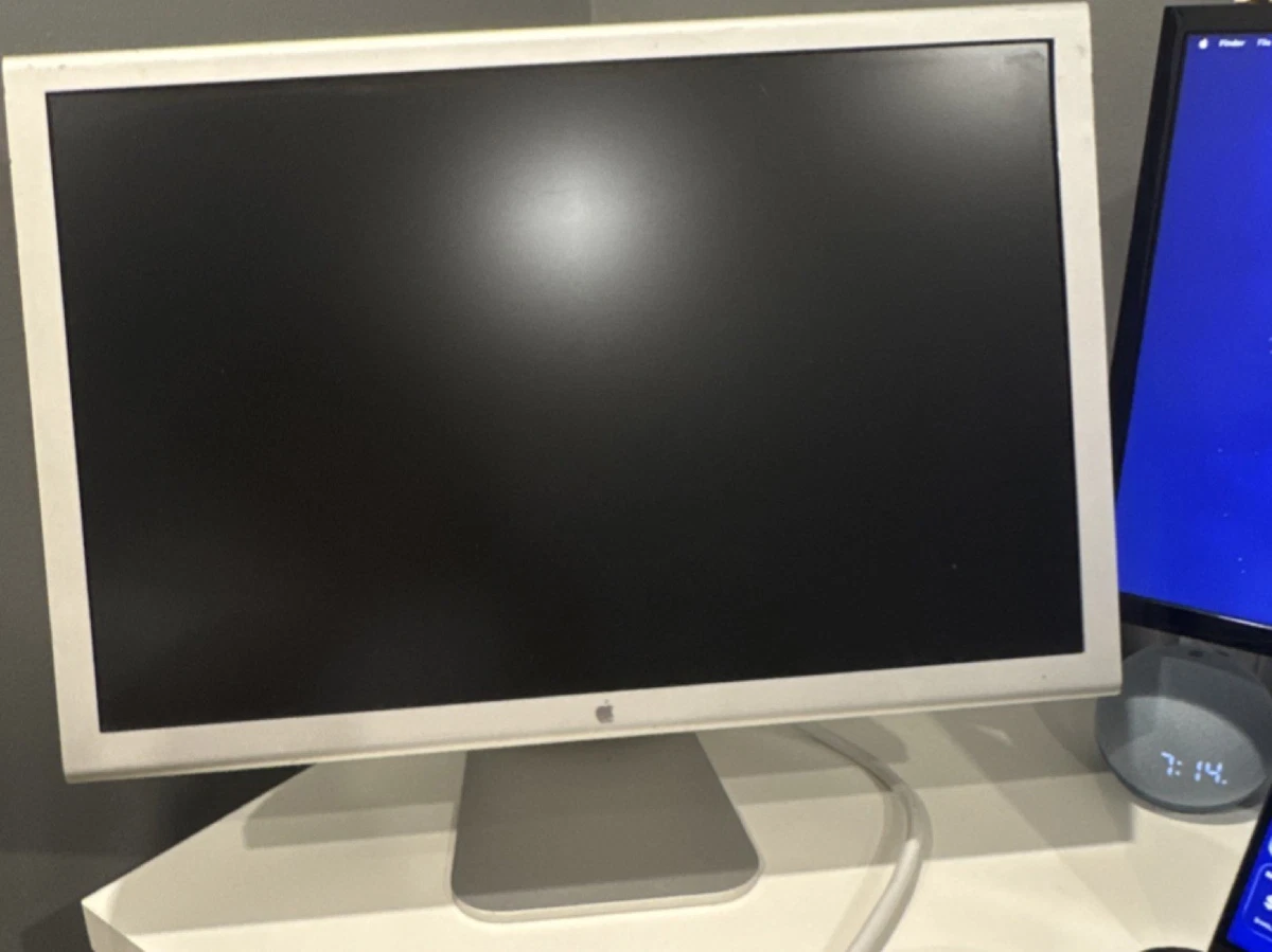 Apple Cinema HD Display 30インチ Cinema Display de 30 polegadas : r/mac