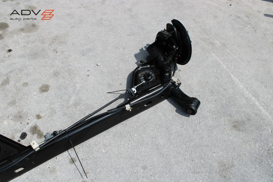 Subchasis trasero Nissan Leaf 2018-2025 tracción delantera subchasis travesaño eje haz OEM Foto 3 de 4