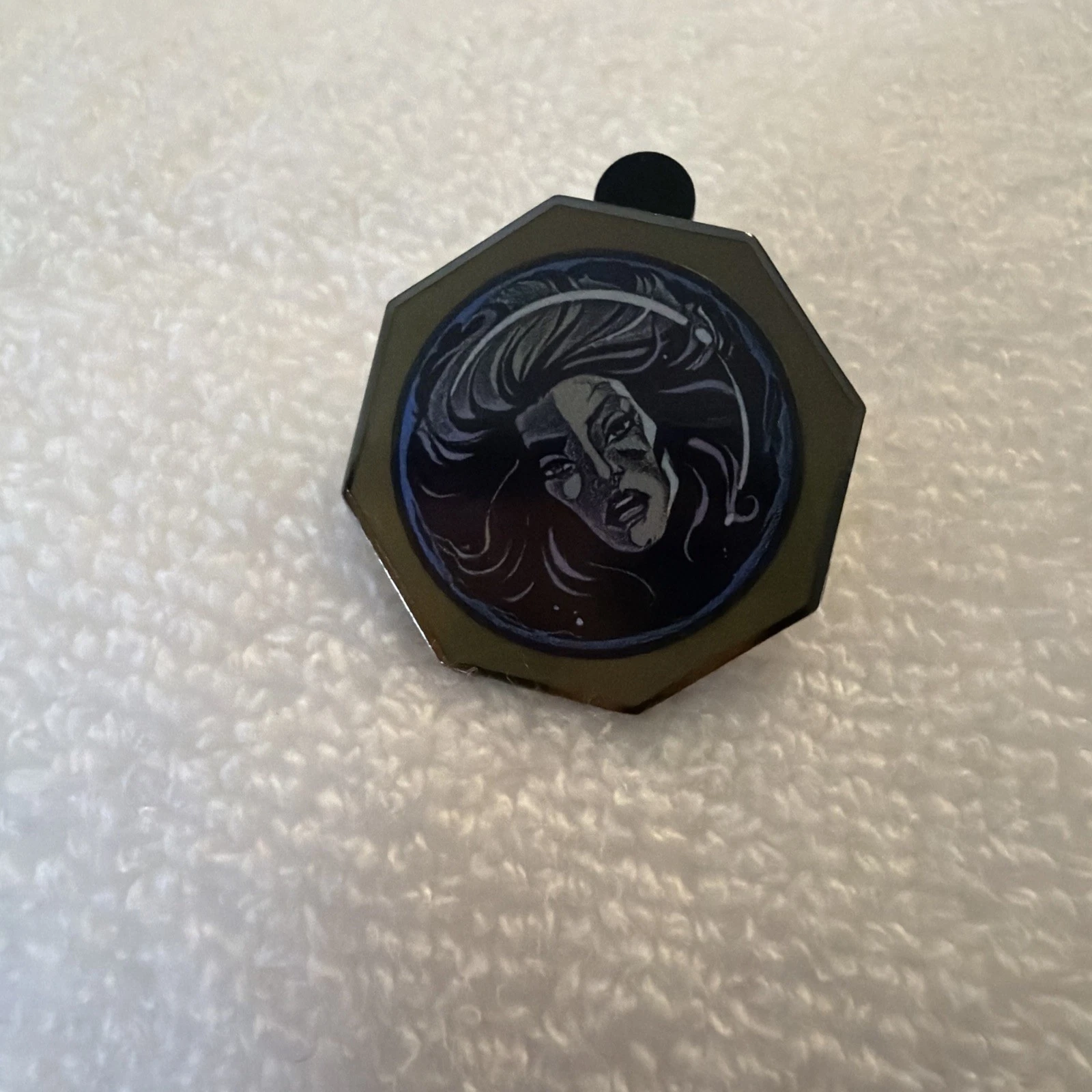 Disney Haunted Mansion Madame Leota Octagonal Exclusive Pin Black Gold