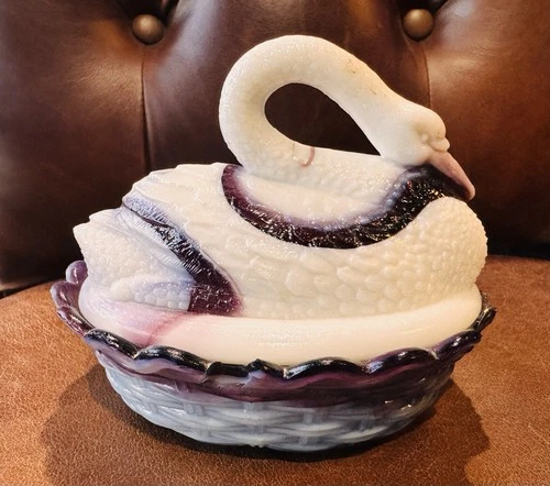 Vintage L.G. Wright Purple SLAG SWAN ON BASKET Glass Covered Dish Rare Excellent