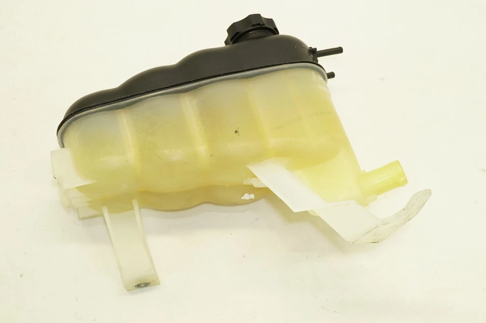 🔅2014-2020 CHEVROLET SUBURBAN OEM. TANK ASSEMBLY, RAD SURGE W/ CAP - Image 4 of 4