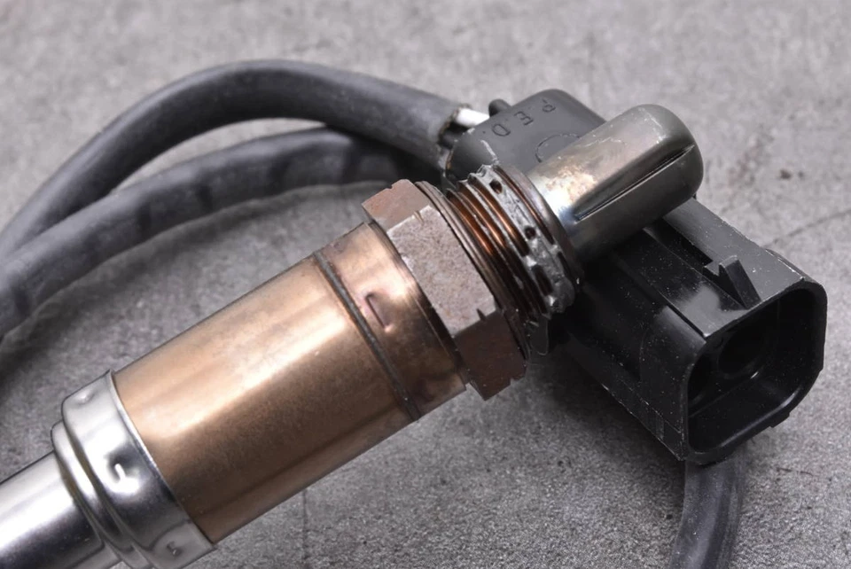 Ferrari 550 162462  Maranello 456GT/GTA  Genuine O2 sensor right front side - Image 4 of 4