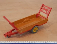 VINTAGE, DINKY TOYS HALESOWEN FARM TRAILER #27B , MADE IN ENGLAND BY MECCANO
