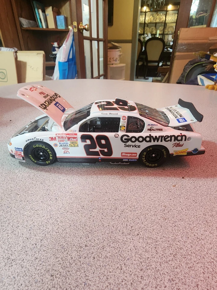 2001 Kevin Harvick #29 GM Goodwrench Black Rookie Action NASCAR Diecast 1:24 01 - Imagem 3 de 4