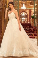 Elegant Lace Applique Wedding Dresses Sweep Train Floor Length Bridal Gowns