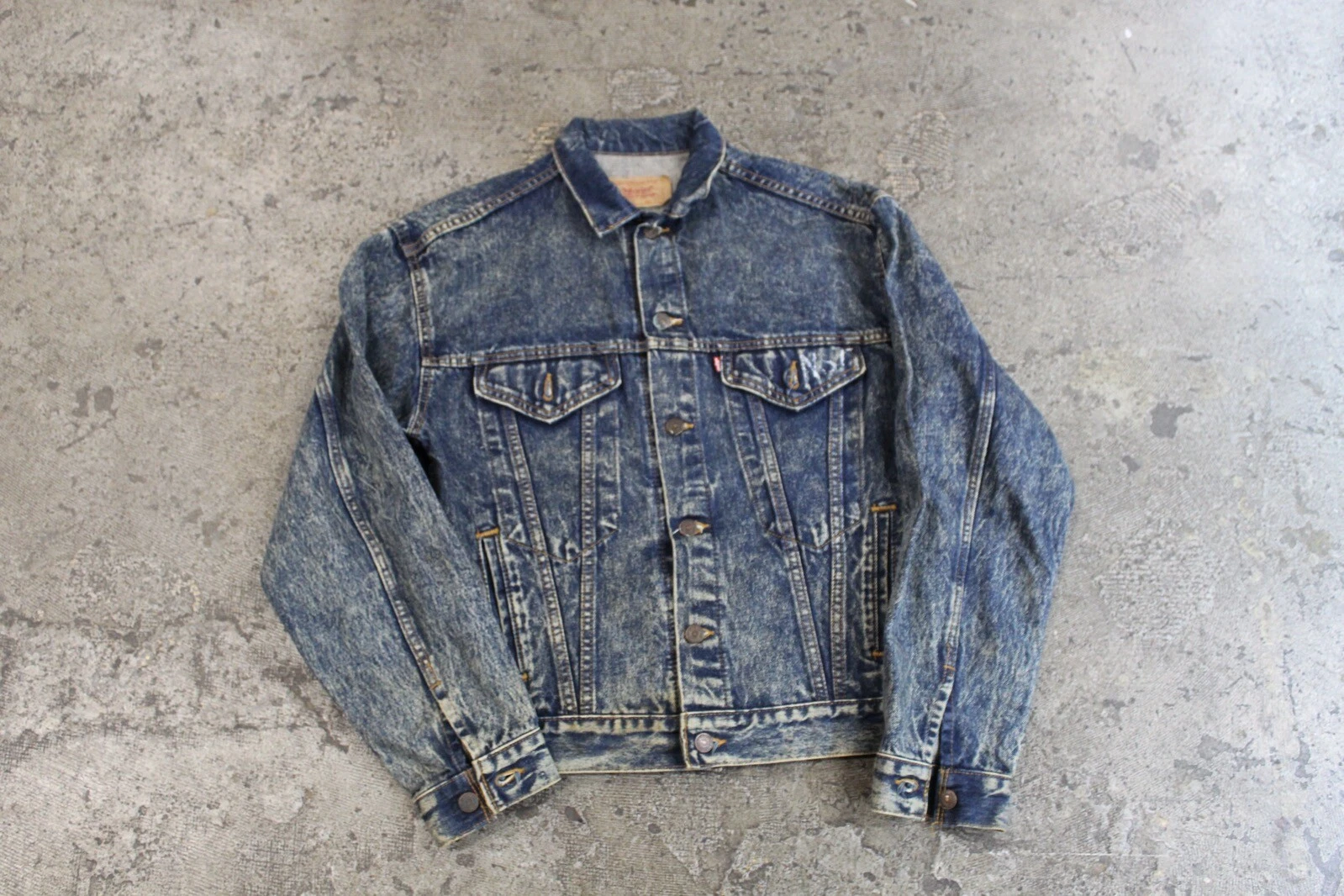 VTG Levi's Jean Jacket Made in USA Distressed Adult XL LOVE Peace 57514-1109 USA